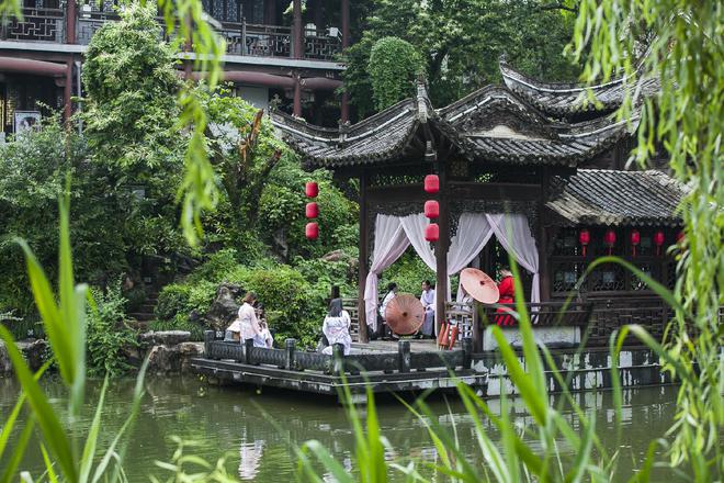 中国唯一穿汉服才能进的园林 游客打招呼以古语相称火狐电竞(图3)
