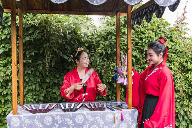 中国唯一穿汉服才能进的园林 游客打招呼以古语相称火狐电竞(图8)