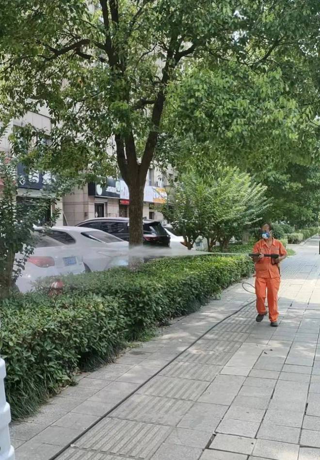 火狐电竞绿化消杀正当时华广物业在行动(图1)