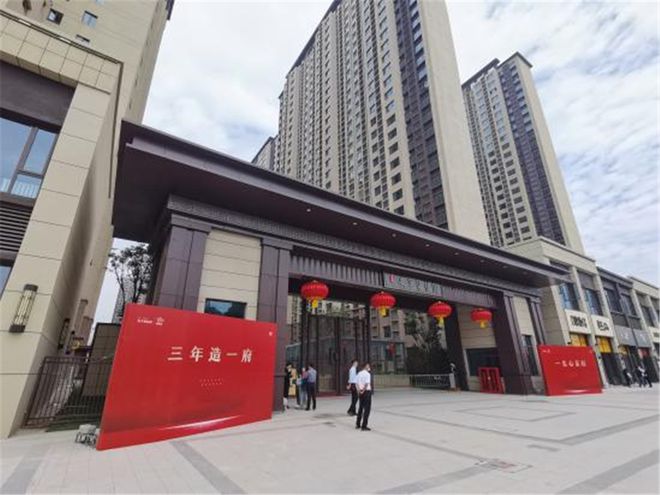 火狐电竞从《丝路山水图》中走出的园林社区安宁碧桂园“交房即交证”兑现美好生活(图3)