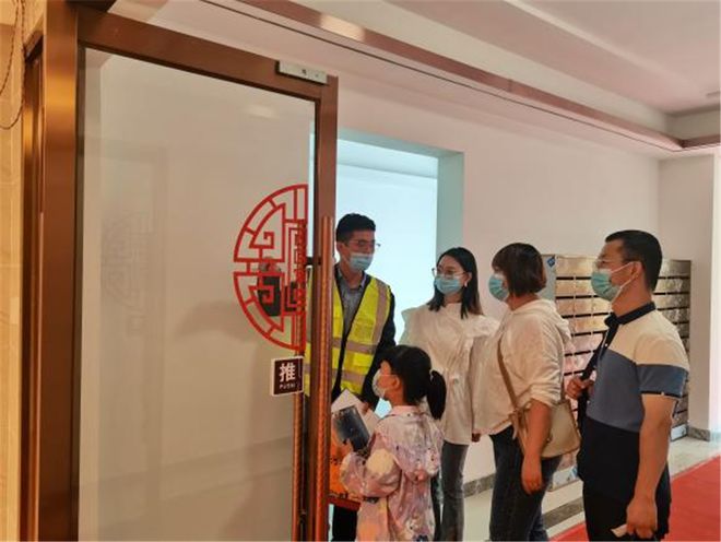 火狐电竞从《丝路山水图》中走出的园林社区安宁碧桂园“交房即交证”兑现美好生活(图5)