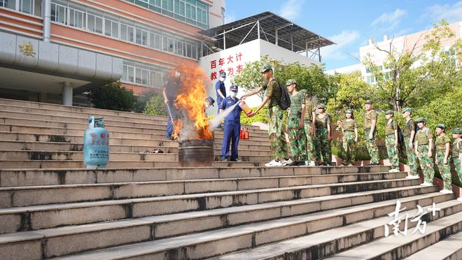 火狐电竞消防知识进校园！梅州平远上好开学安全第一课(图2)