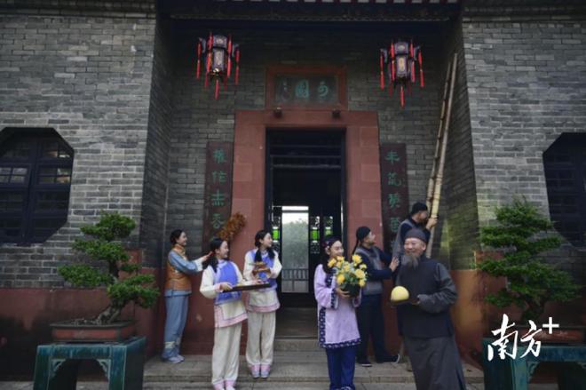 火狐电竞先导片｜菊与蟹湖与月可园准备了一场“中秋家宴”(图2)