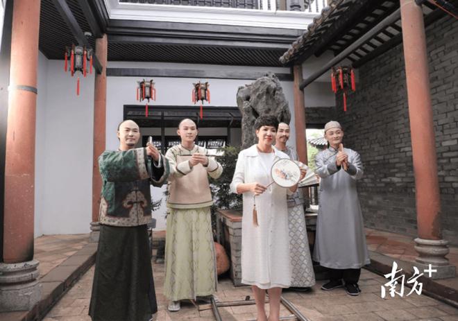 火狐电竞先导片｜菊与蟹湖与月可园准备了一场“中秋家宴”(图3)