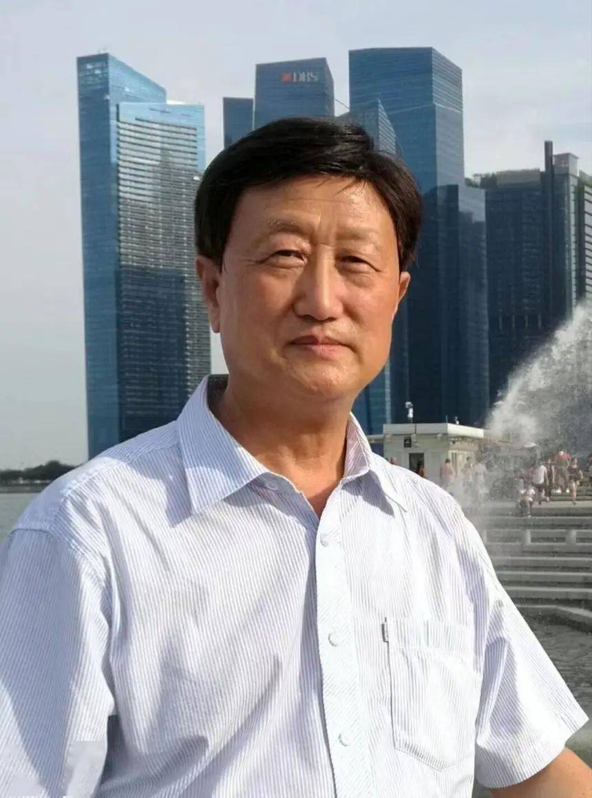 火狐电竞中国风景园林学会秘书长贾建中先生担任首届三亚南山大学生园林设计竞赛评审委员(图2)