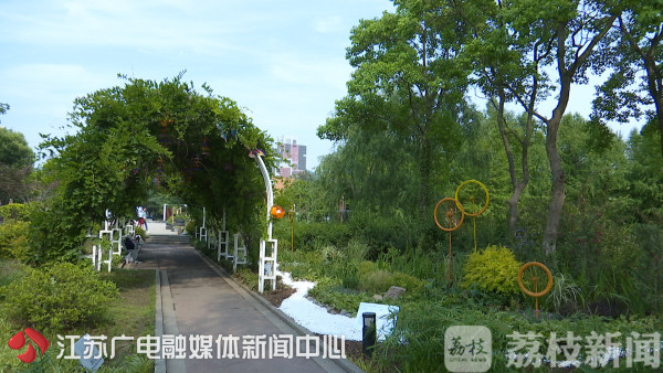 火狐电竞巧手妙思搭建的园林设计让这个初夏“透心凉”！(图4)