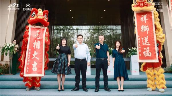 火狐电竞对话府院之美丨招商·天府玺实景展示区至美亮相(图1)