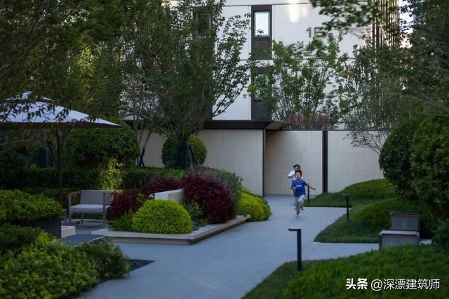火狐电竞西安 未央·金茂府 大区 当代府系花园(图1)