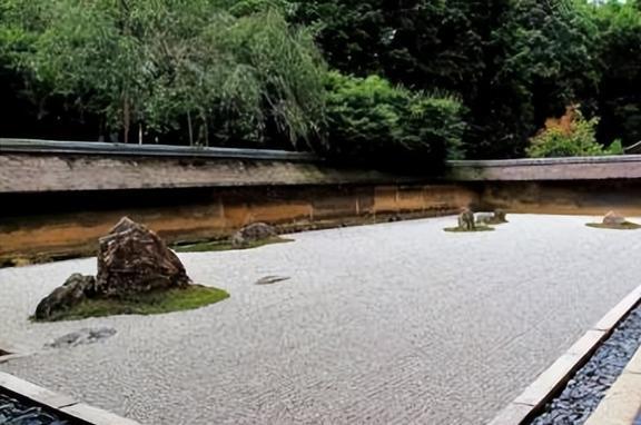 信步京都龙安寺赏火狐电竞析中日建筑庭院之美(图2)