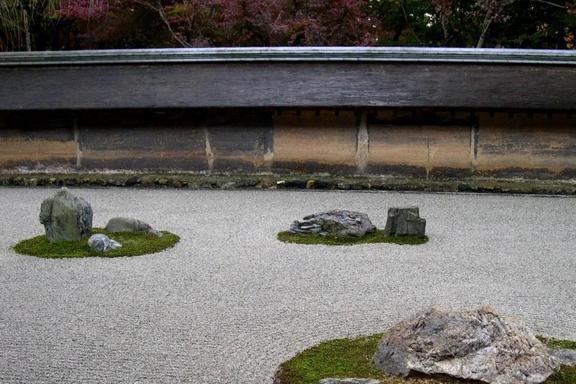 信步京都龙安寺赏火狐电竞析中日建筑庭院之美(图3)