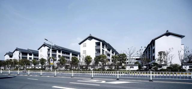 火狐电竞中式校园 中式建筑元素和现代建筑手法的结合运用(图14)