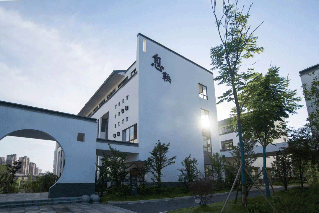 火狐电竞中式校园 中式建筑元素和现代建筑手法的结合运用(图12)