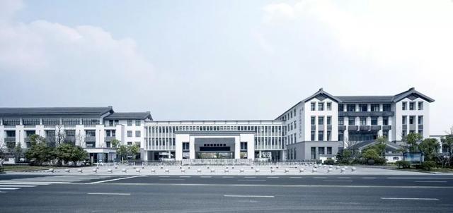 火狐电竞中式校园 中式建筑元素和现代建筑手法的结合运用(图13)