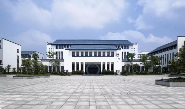 火狐电竞中式校园 中式建筑元素和现代建筑手法的结合运用(图9)