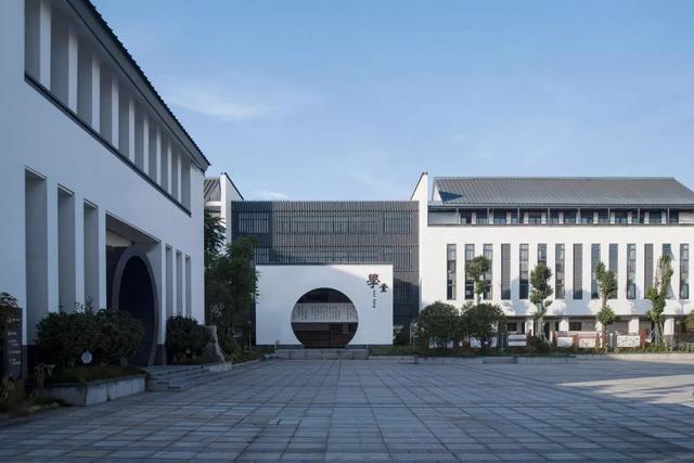 火狐电竞中式校园 中式建筑元素和现代建筑手法的结合运用(图10)