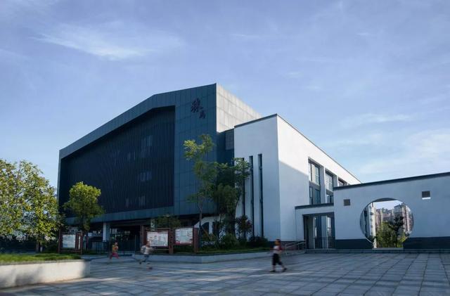 火狐电竞中式校园 中式建筑元素和现代建筑手法的结合运用(图11)