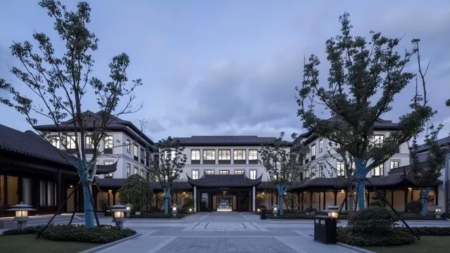 火狐电竞中式校园 中式建筑元素和现代建筑手法的结合运用(图18)