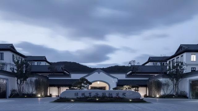 火狐电竞中式校园 中式建筑元素和现代建筑手法的结合运用(图17)