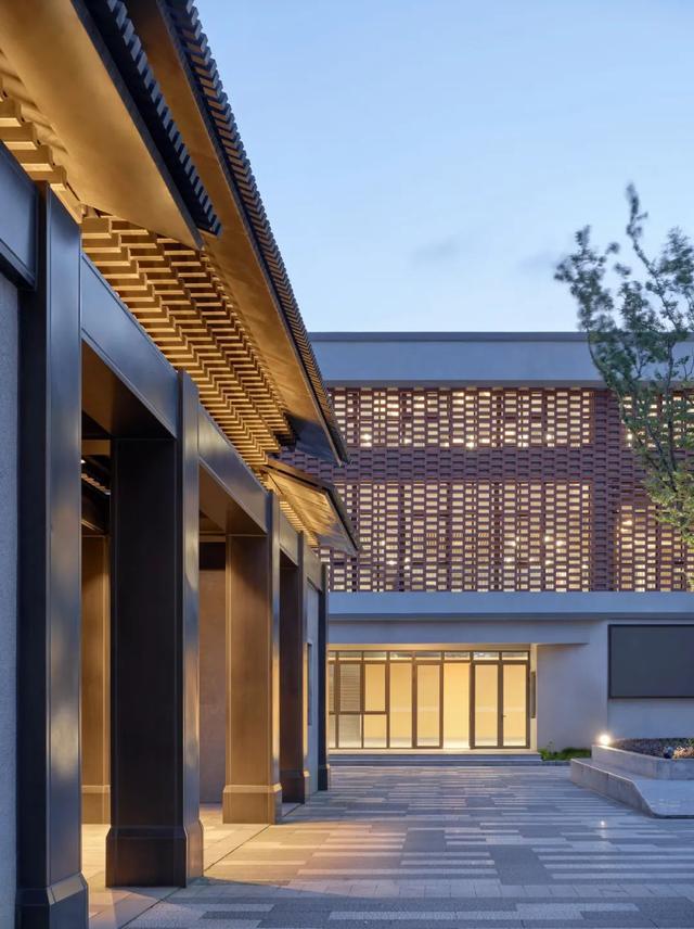 火狐电竞中式校园 中式建筑元素和现代建筑手法的结合运用(图26)