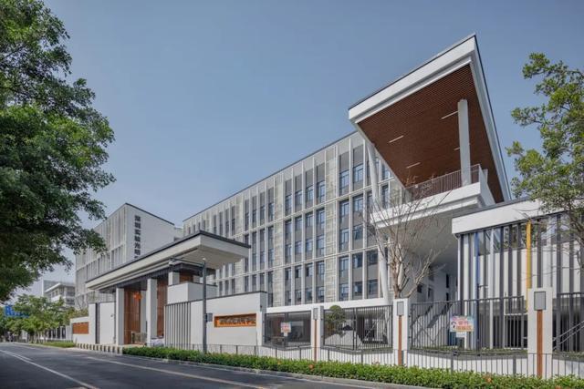 火狐电竞中式校园 中式建筑元素和现代建筑手法的结合运用(图31)