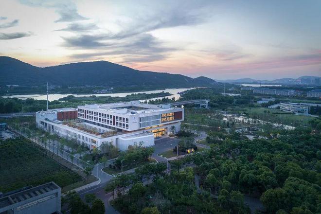 校园景观的存在与融火狐电竞合(图1)
