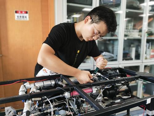 火狐电竞2021上海大学生年度人物揭晓！青春榜样引领朋辈成长勇担使命砥砺奋进新征程(图2)