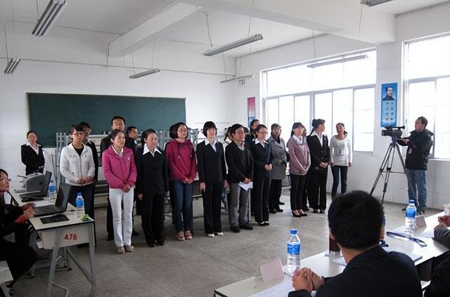 火狐电竞就差说名字了杭州一学校招聘数学老师研究生要求是风景园林(图1)