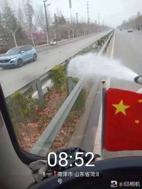 火狐电竞加强精细化管理提升绿化管养水平(图1)