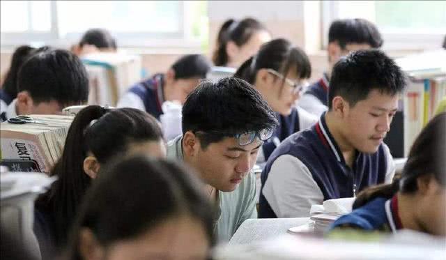 火狐电竞毕业就失业欲哭无泪一个比一个心酸大学最坑爹的3个专业(图2)