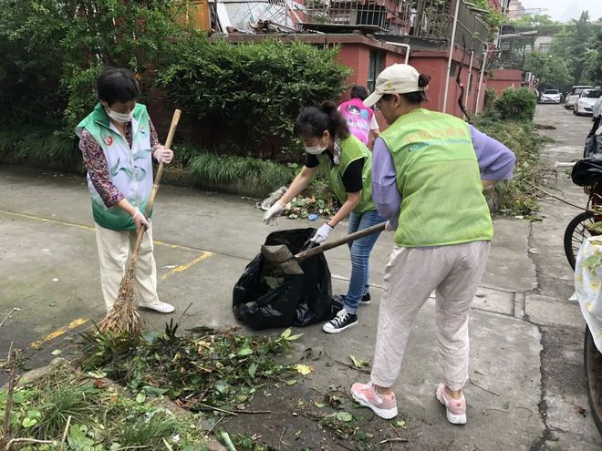 火狐电竞绿化带无人管？费用谁来出？普陀这个“红色议事厅”为居民“支招”！(图11)