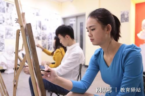 火狐电竞大学里公认的四大“最坑”专业网友：读书费用大还难找工作(图2)
