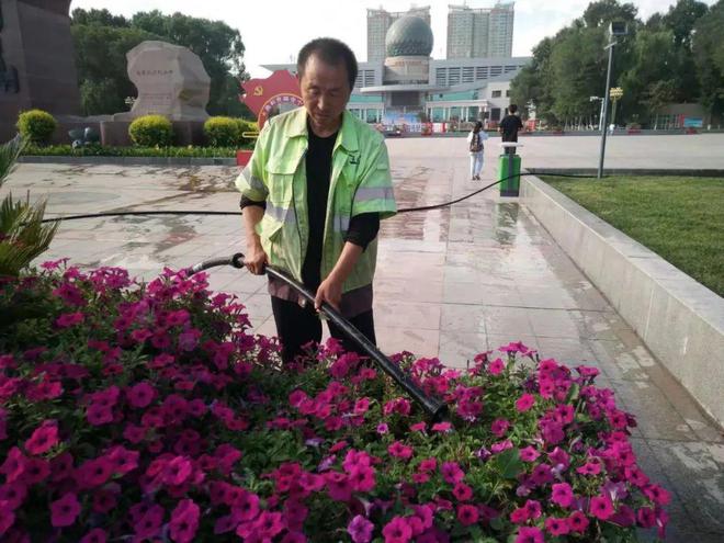 园林绿化养护中心多措并举开展夏季绿化养护管理工作火狐电竞(图2)