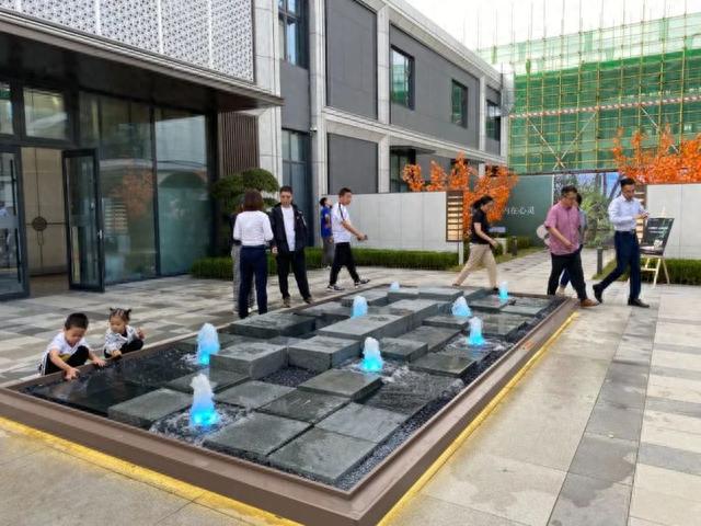 火狐电竞绿城·春风瑞园 如诗如画！醉美实景园林样板区奢雅绽放(图1)