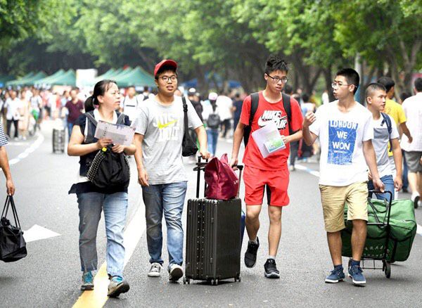 火狐电竞这三个大学专业很坑人正在逐渐被社会淘汰毕业就几乎等于失业(图2)