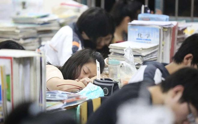 火狐电竞这三个大学专业很坑人正在逐渐被社会淘汰毕业就几乎等于失业(图3)