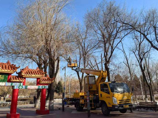 绿化街路景观和公园环境迎“五一”！哈市启动园林绿化“春整”火狐电竞(图3)