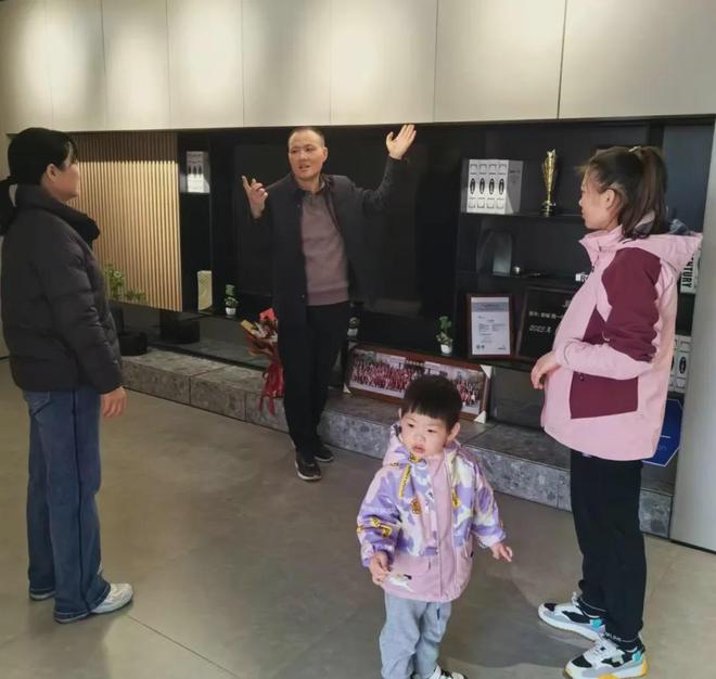 火狐电竞黎城店总经理吴耀：简一家居之光 续写合作篇章(图3)