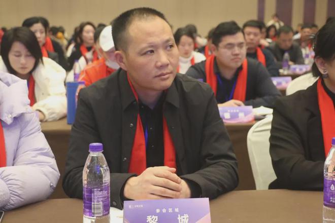 火狐电竞黎城店总经理吴耀：简一家居之光 续写合作篇章(图1)