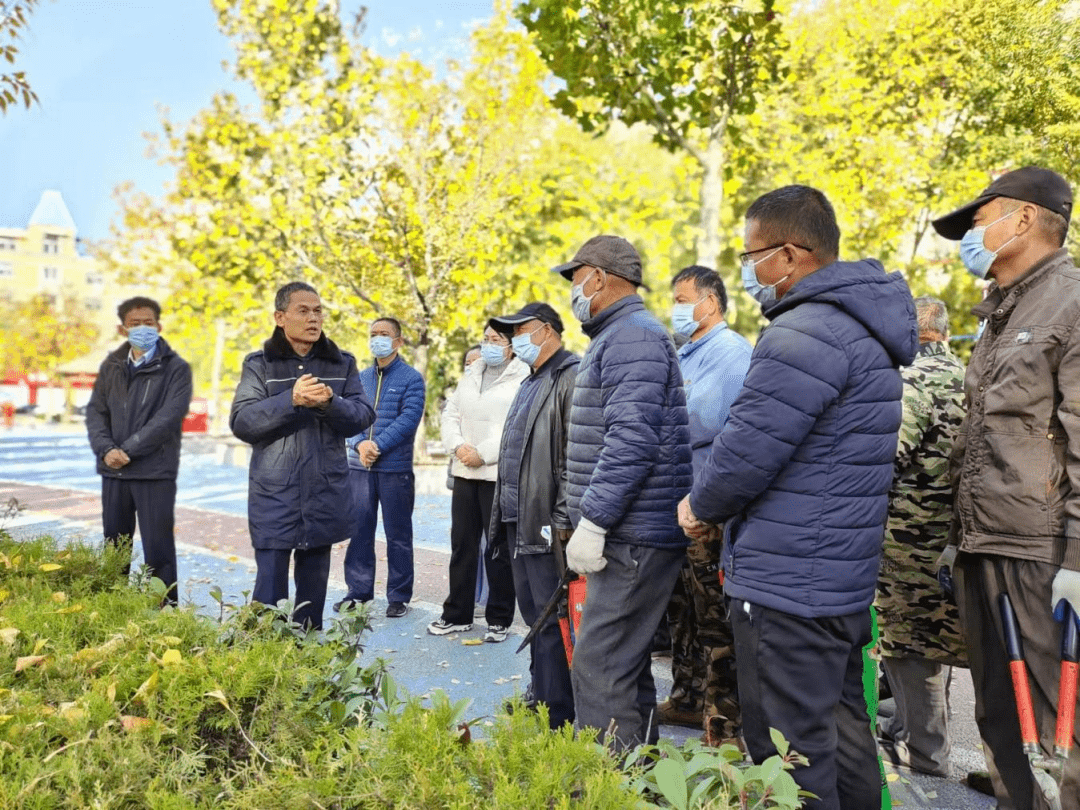 火狐电竞【一线动态】以学促干 切实提升园林绿化养护水平(图1)