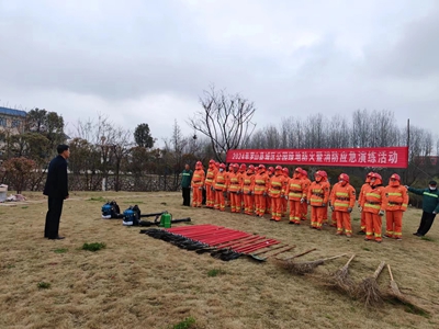 罗山县住建局园林绿化中火狐电竞心开展城区公园绿地防火应急演练(图1)