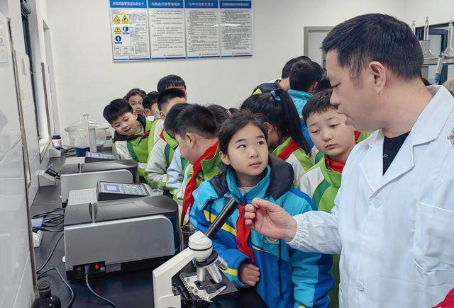 火狐电竞研学团走进包公湖污水处理厂 探秘污水的“蜕变”旅程(图3)