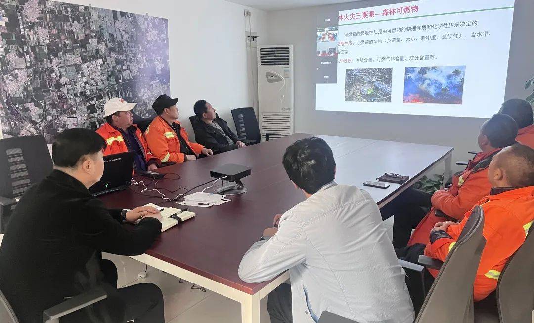 区园林绿化局组织火狐电竞召开森林防火知识培训会(图3)