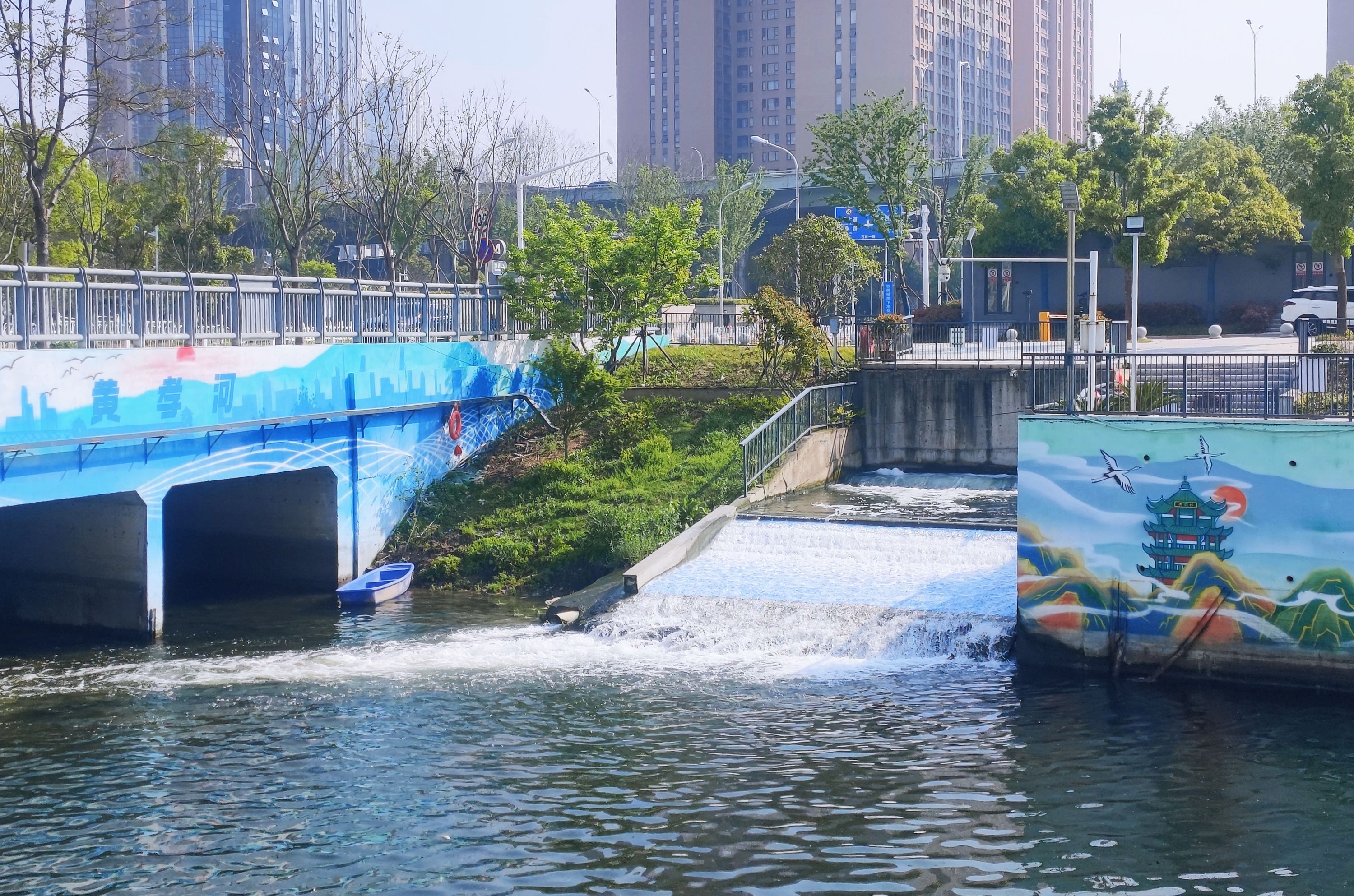 火狐电竞守着两江百湖不能只“取”不护 “丰水之城”武汉再生水利用率超三成(图1)