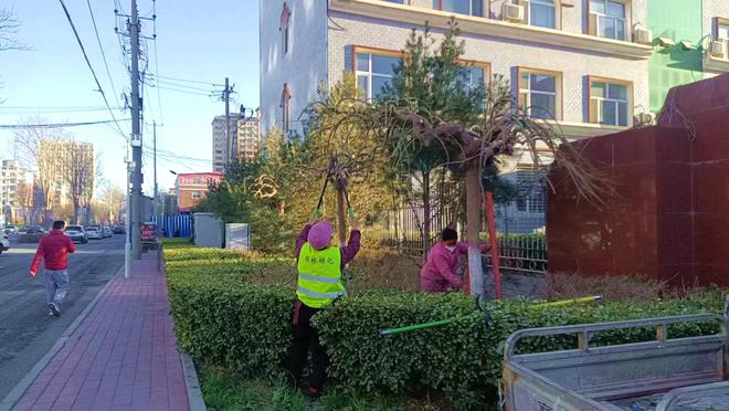 河北唐县：紧抓春季好时光 春季绿化忙养护火狐电竞(图1)