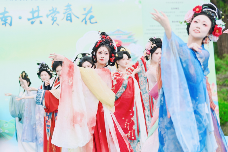 济南下一个文旅“卷王火狐电竞”？(图2)