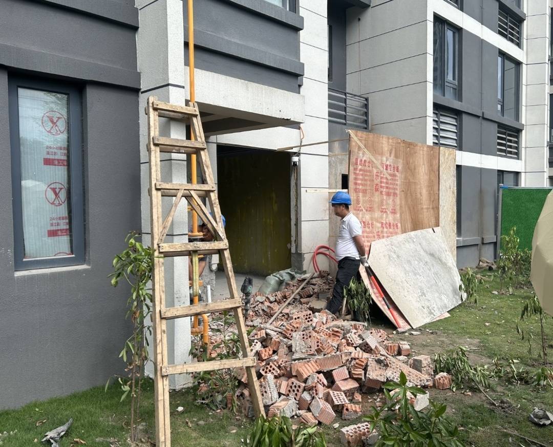 火狐电竞一楼花园是否属于公共绿地？成都一小区“底层花园”引发邻里矛盾(图2)